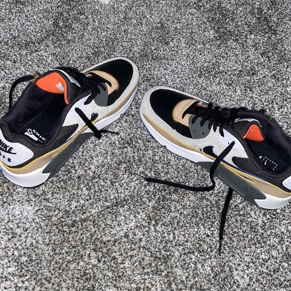 Nike Shoes - Nike Air Max 90- Size 5.5y / 6.5w